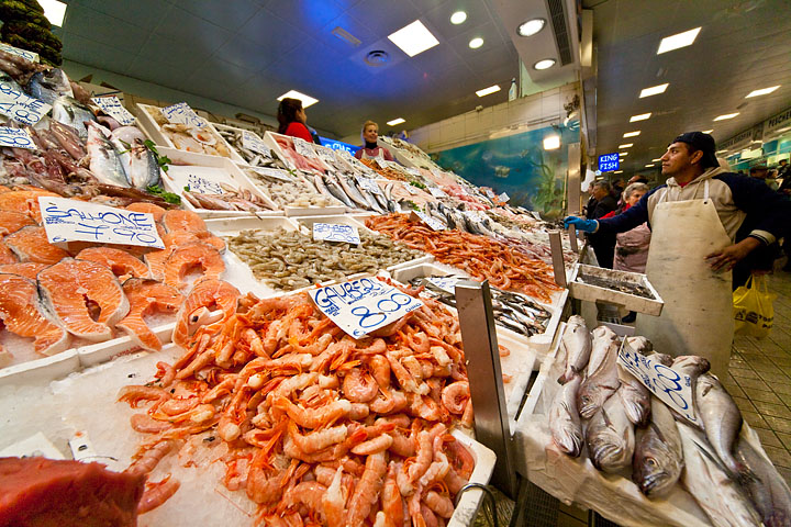 mercato porta palazzo market balon corso regina pesce fish gamberi