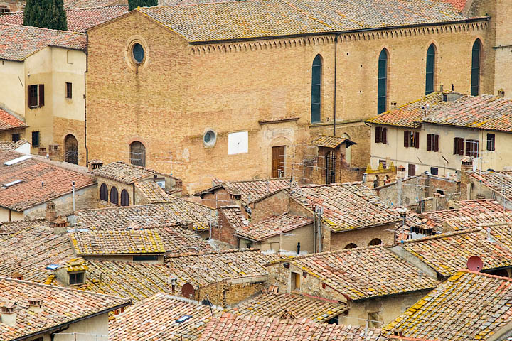 tuscany center toscana centrale san gimignano chiesa sant'agostino tetti di case