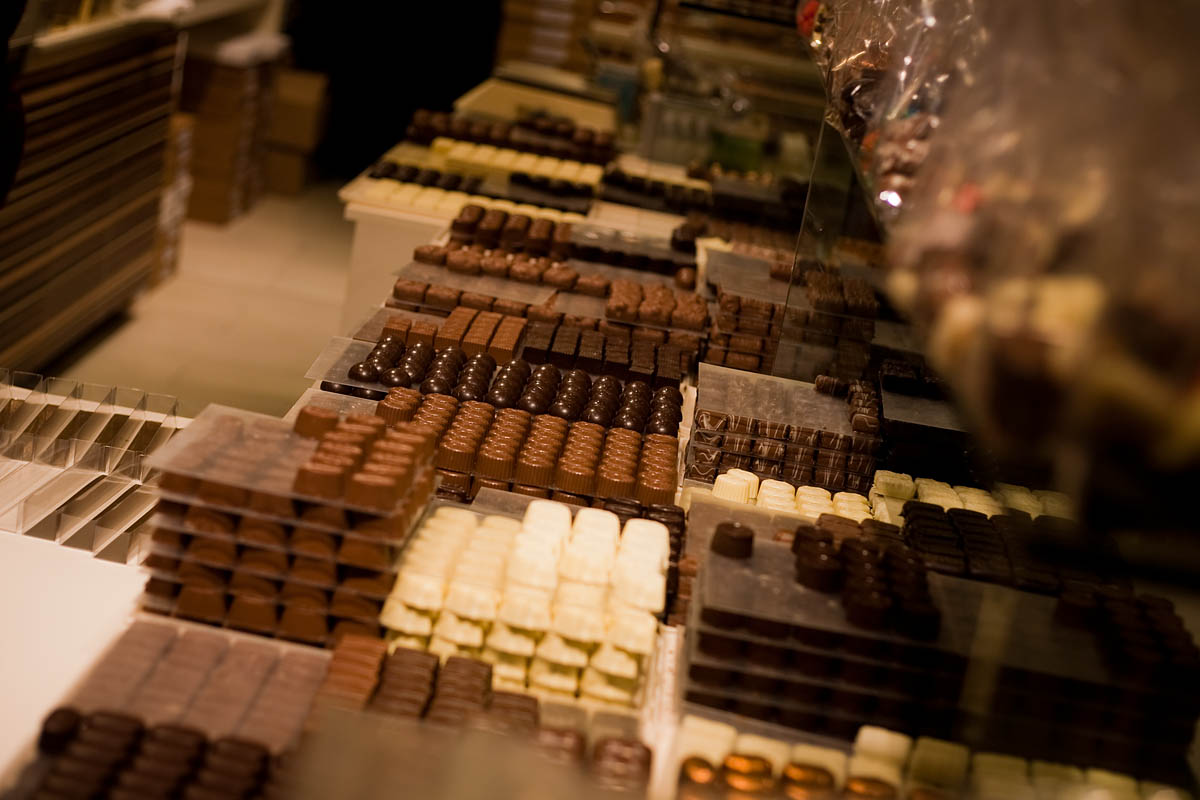 cioccolato cioccolatini chocolate praline confection patisserie bruges brugge belgio belgium Canon 50mm f/1.8 5d ff