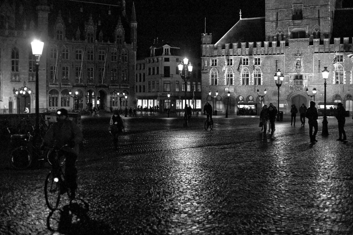 grote markt market square notte night bici bicycle bruges brugge belgio belgium Canon 50mm f/1.8 5d ff