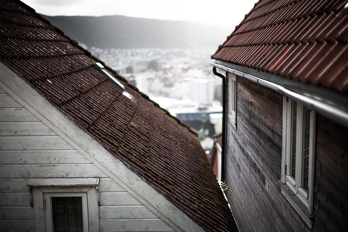 typical norvegian house legno wood tipica casa norvegese  bergen norway norvegia canon 5d 50mm f/1.2L 1.2 USM