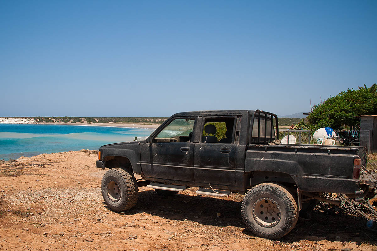 lara beach 4x4 car black fuoristrada macchina best method to trip travel in cipro cyprus holiday vacanze sea mare Πάφος Pafos Polis