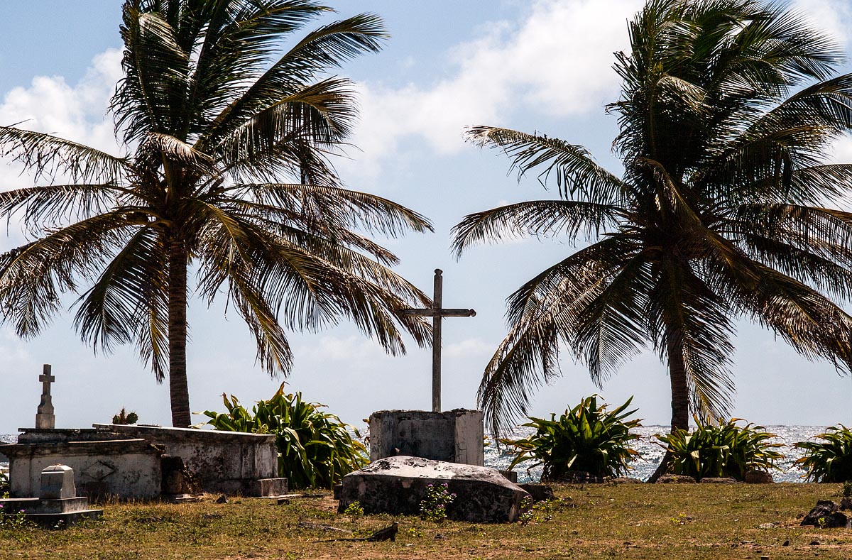 Beach Cemetery cimitero spiaggia desirade guadeloupe guadalupa french caribbean antille francesi grande terre canon 400d sigma 18-200