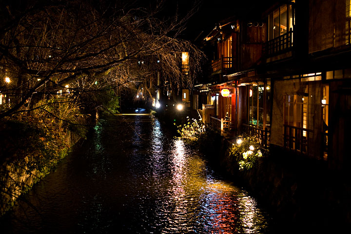 Shirakawa-minami Dori beautiful street old japan vecchio giappone tipica strada via kyoto