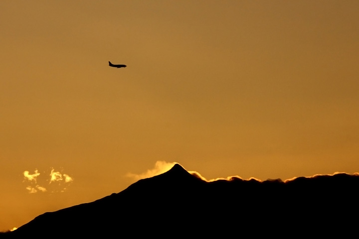 aereo aereoplano alpi montagne tramonto sunset airplane mountains