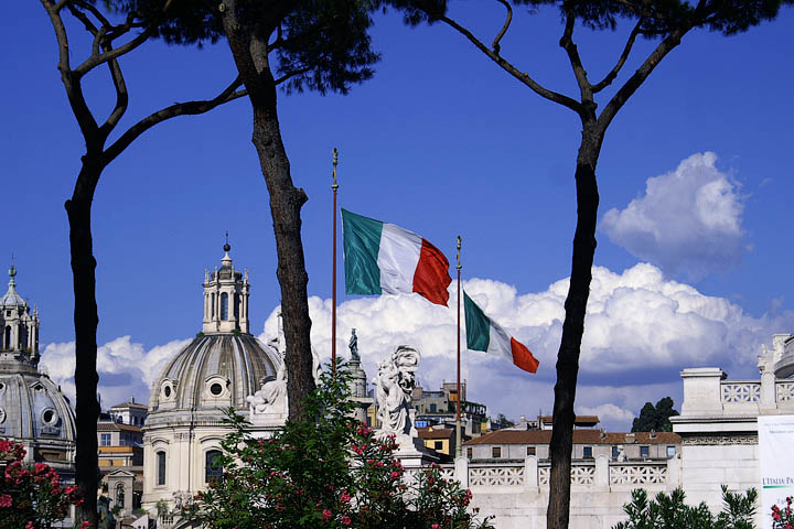 colori italia italiani italy colors bandiera flag tricolore altare della patria roma