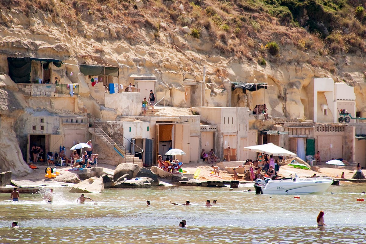 gnejna bay houses case pescatori malta sea mare vacanze holiday island isola