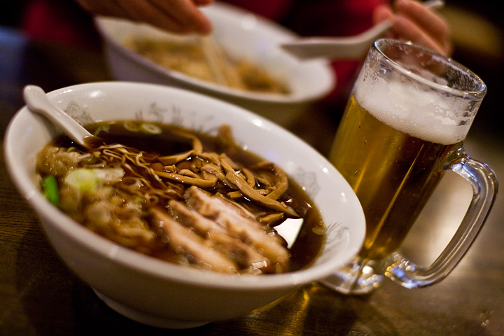 takayama piatto tipico giapponese ramen soba udon noodles beer pork birra maiale japanese dish tipical