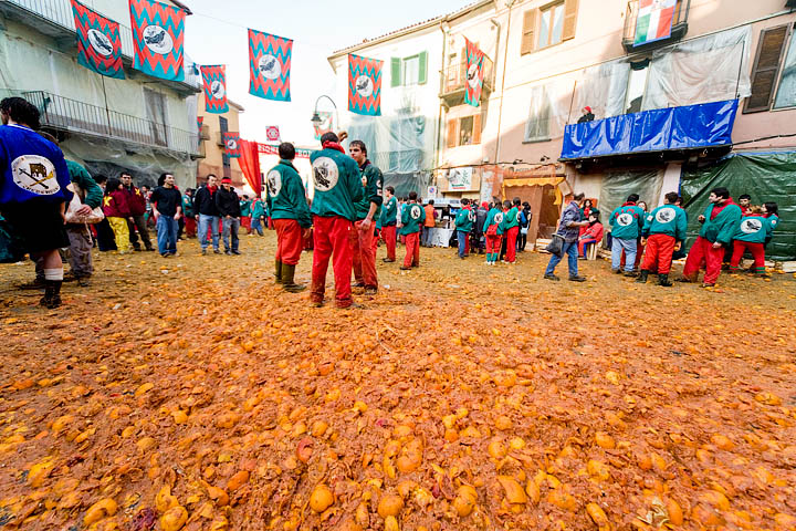 carnevale ivrea carnival carnaval piemonte piedmont tradition tiro arance oranges foto ufficiali sigma 12-24