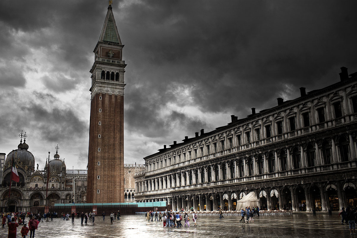 HDR piazza san marco campanile torre canon 35mm 1.4 f/1.4 venezia pioggia