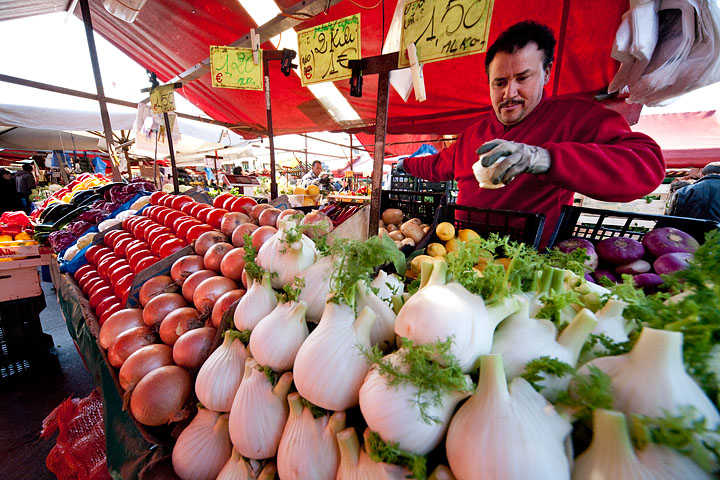 mercato porta palazzo market balon corso regina frutta verdura fruit vegetables finocchi