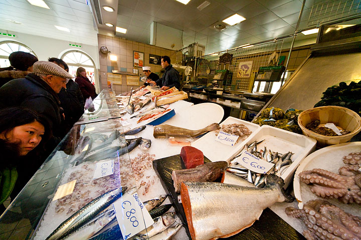 mercato porta palazzo market balon corso regina pesce fish