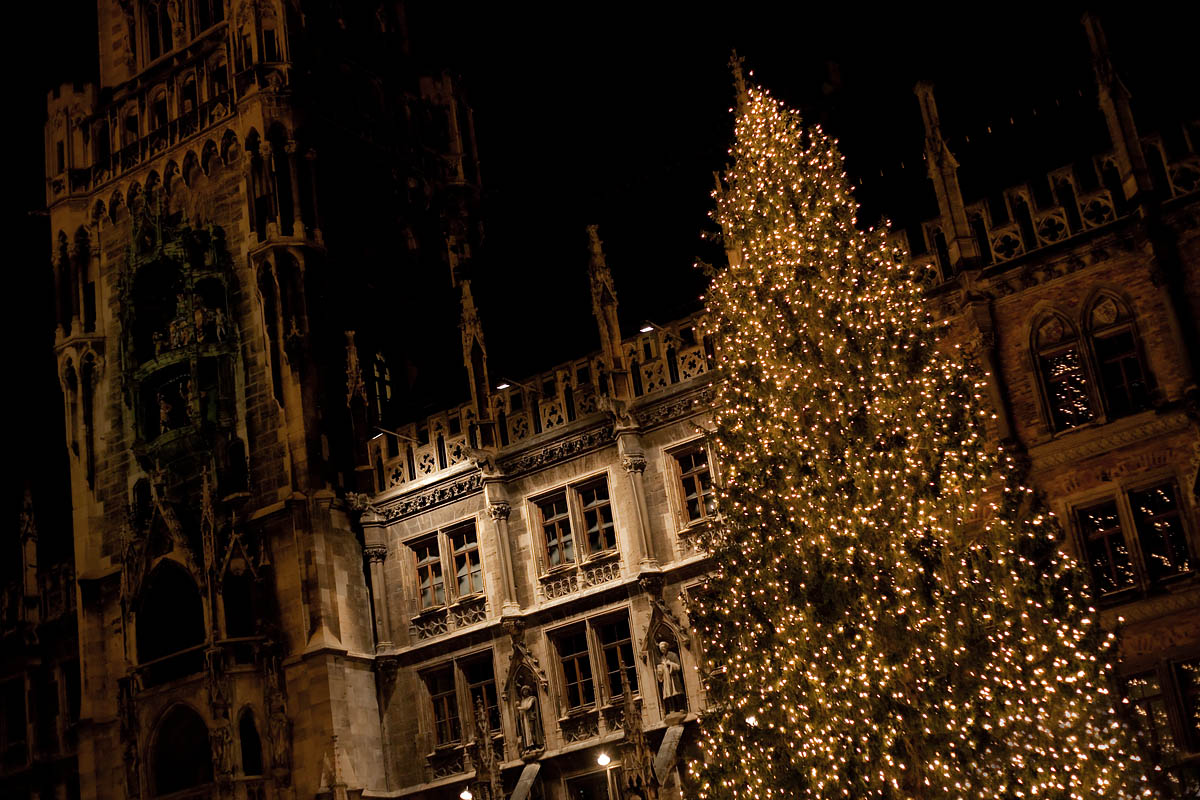 Marienplatz Neues Rathaus albero di natale luci christmas tree monaco di baviera munich germania germany mercatini di natale christmas shops market canon 50mm 50 f/1.8 1.8 christkindlmarkt