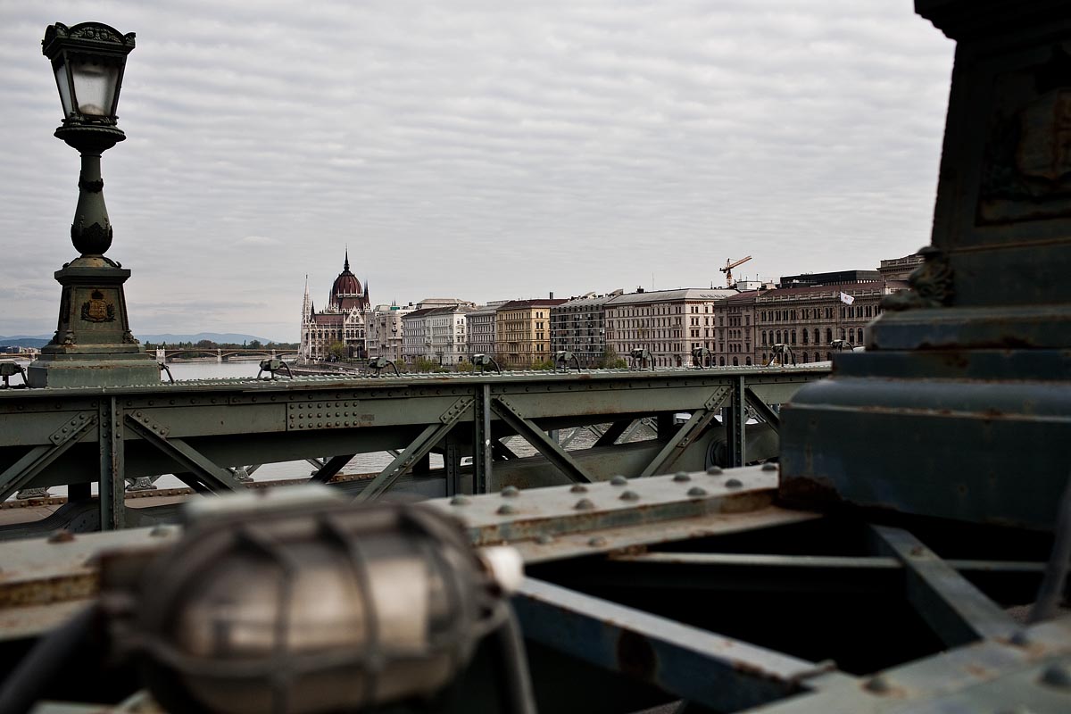 Széchenyi Chain Bridge Lánchíd budapest orszaghaz parliament danube danubio canon 5d 35mm f/1.4 1.4