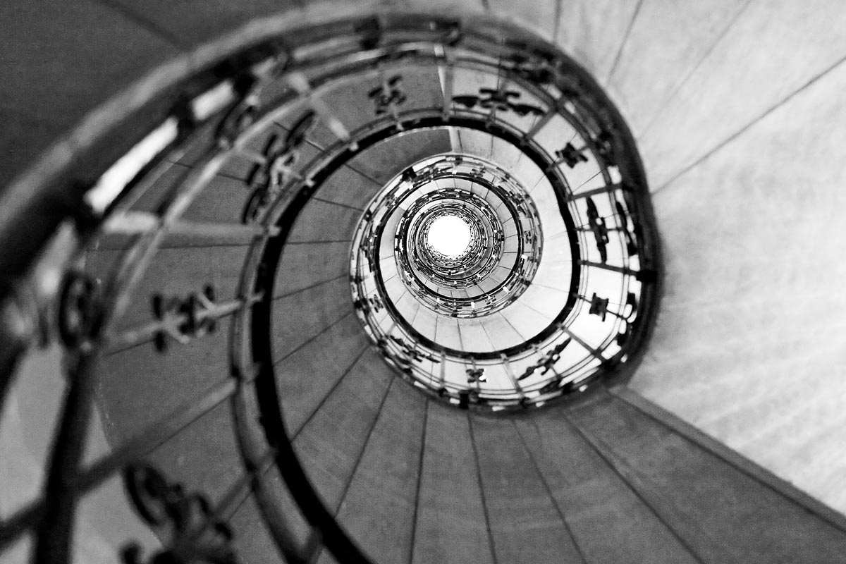 spiral staircase winding staircase scala a chiocciola Szent István Bazilika budapest canon 5d 35mm f/1.4 1.4