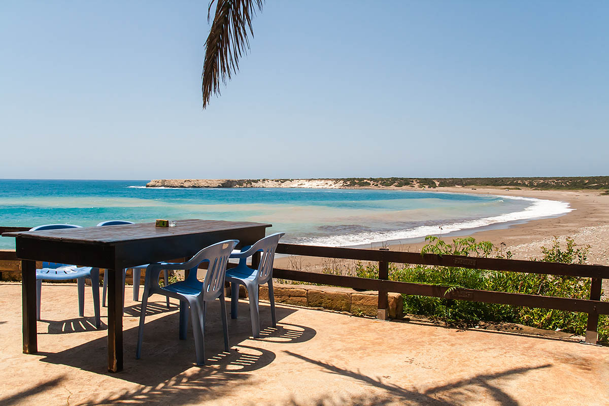 restaurant terrazza lara beach best in seaside sand migliore white yellow spiaggia cipro cyprus holiday vacanze sea mare Πάφος Pafos Polis