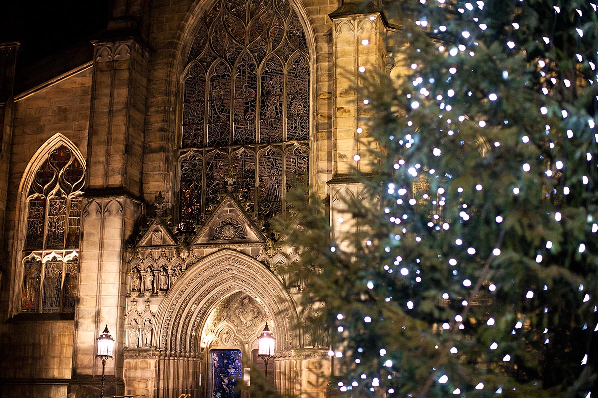 st giles cathedral christmas lights tree edinburgh edimburgo scotland canon 5d 50mm 50 f/1.2L 1.2 USM