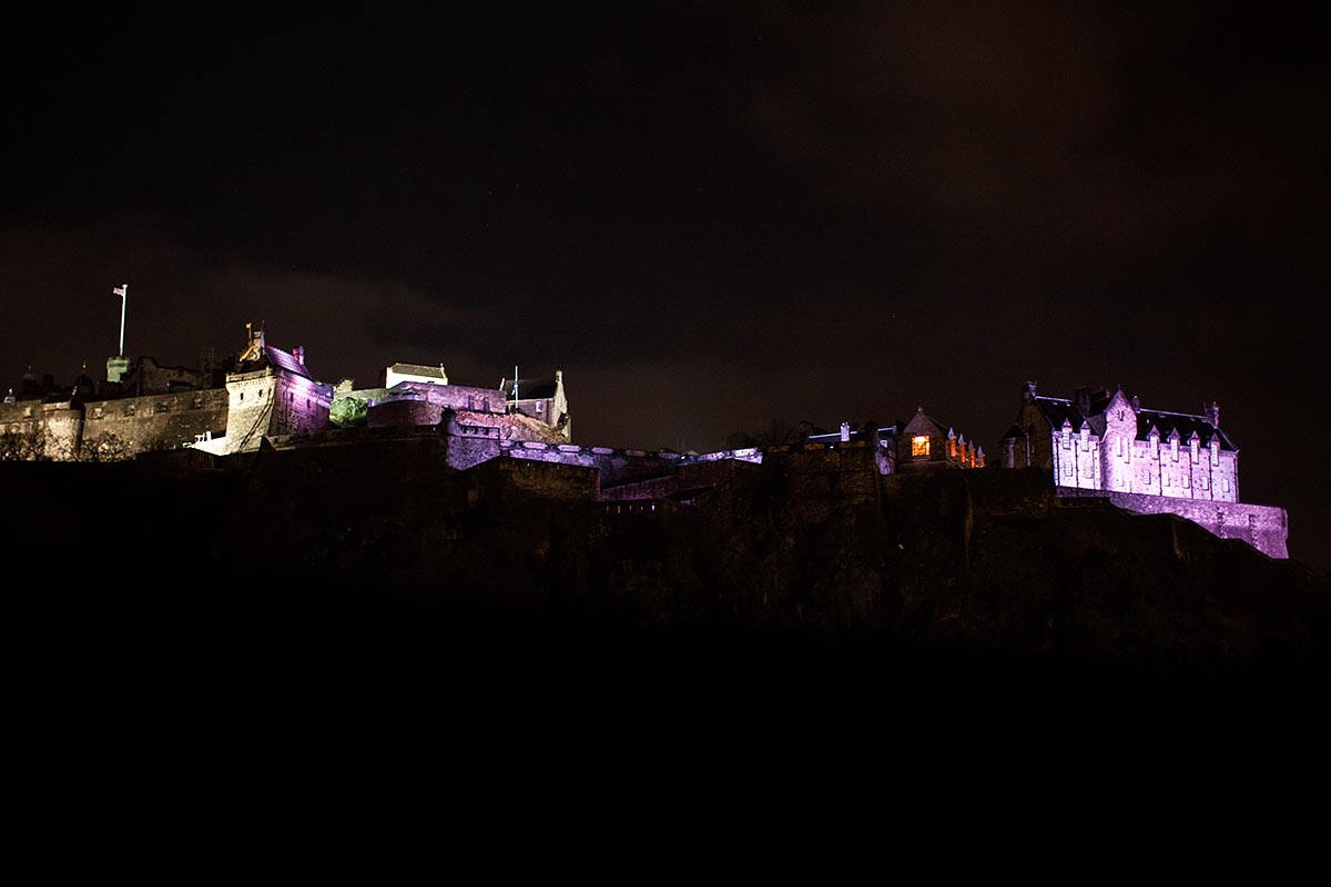 Castle night panorama skyline edinburgh edimburgo scotland canon 5d 50mm 50 f/1.2L 1.2 USM