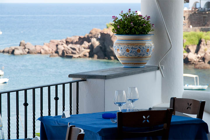 isole eolie panarea ristorante panorama golfo case su restaurant nice view bello
