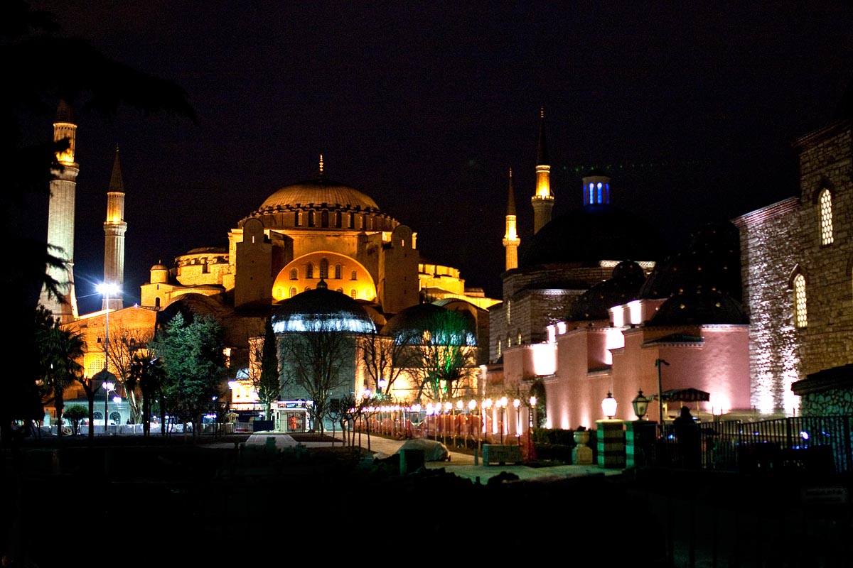 aya sofia ayasofya hagia santa basilica notte night istanbul instanbul turchia canon 5d 35mm f/1.4 1.4