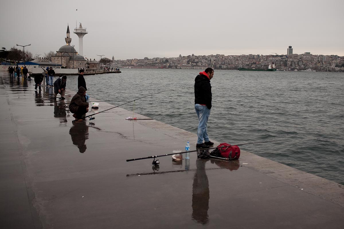 pescatori uskudar fisherman istanbul instanbul turchia canon 5d 35mm f/1.4 1.4