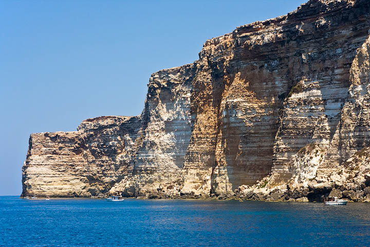 costa nord faraglioni isola lampedusa