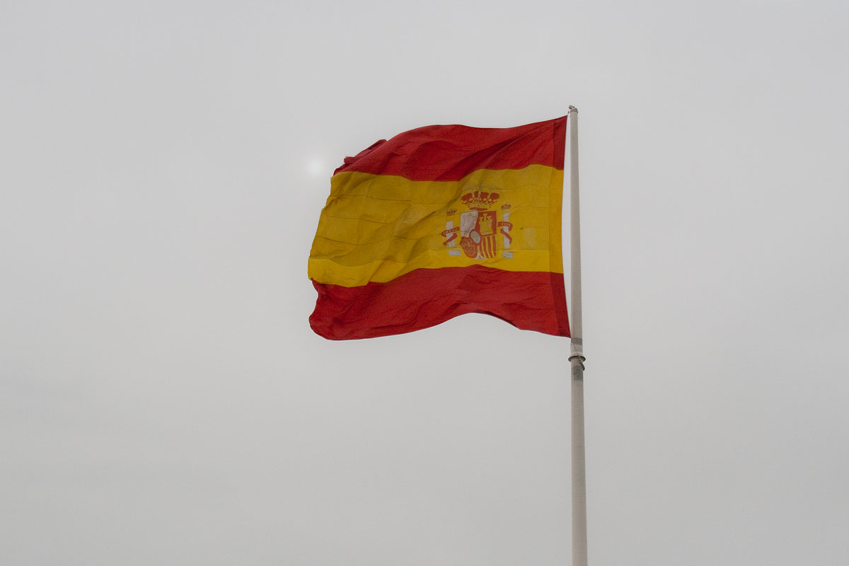 bandiera flag spagnola spanish madrid spain spagna capitale Canon 400d Sigma 18-200mm