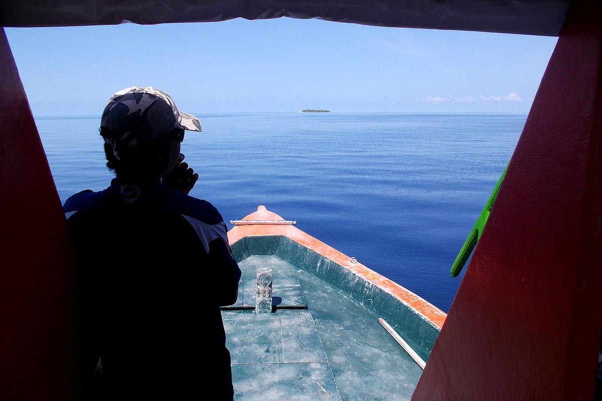 maldive maldives atollo felidhoo vaavu atoll barca boat capitano