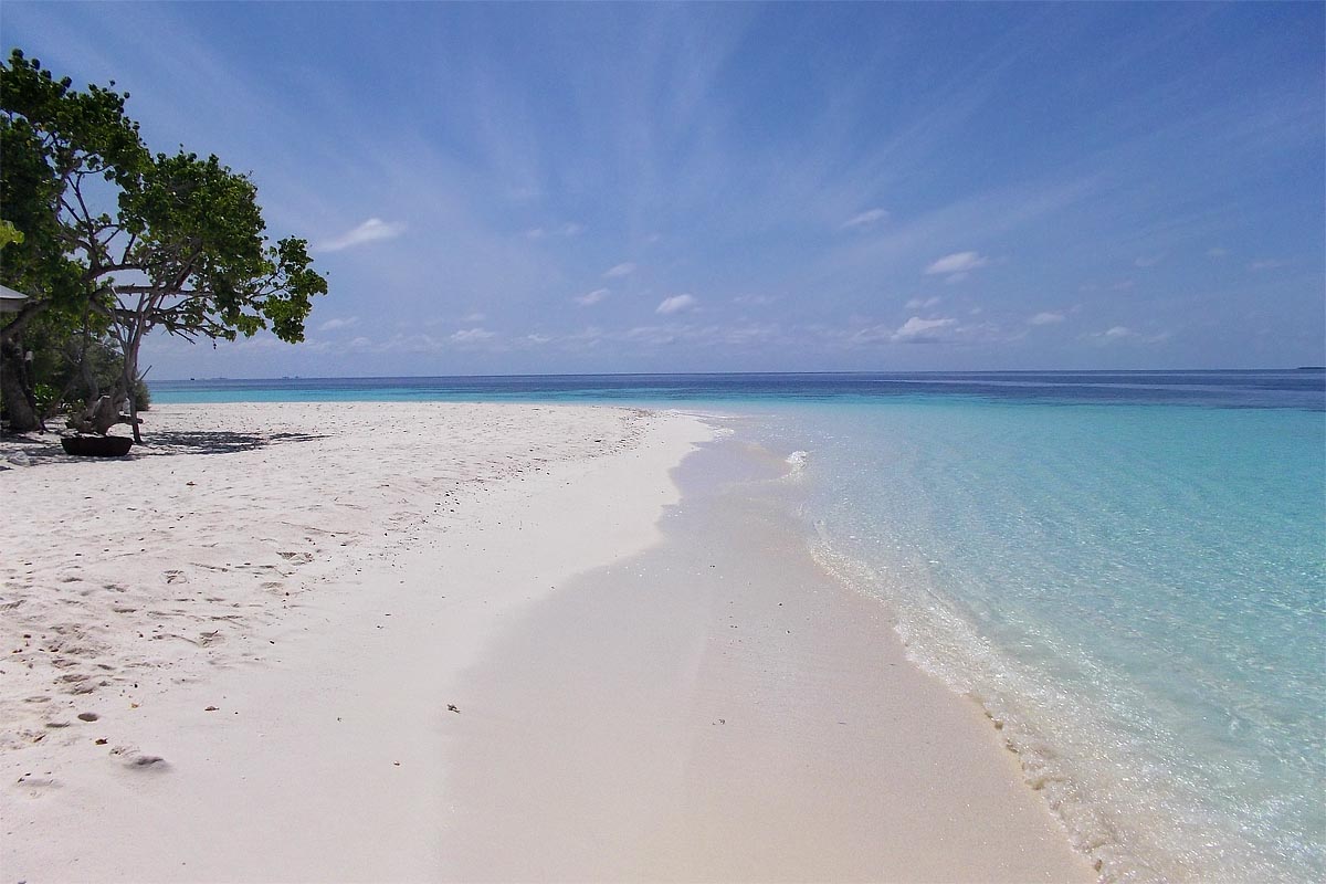 maldive maldives atollo felidhoo vaavu atoll Ambara spiaggia bianca white seaside mare azzurro sea light blue incredible bellissimo