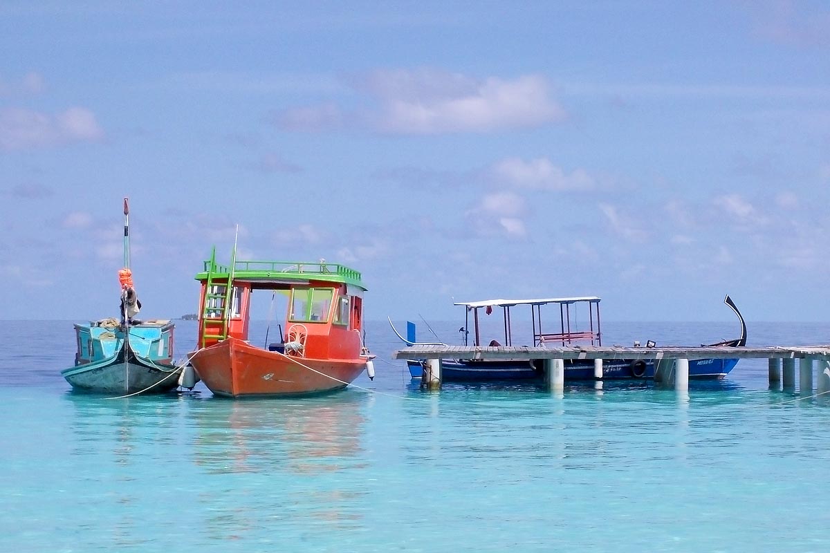 maldive maldives atollo felidhoo vaavu atoll Ambara mole pontile dhoni barche boat