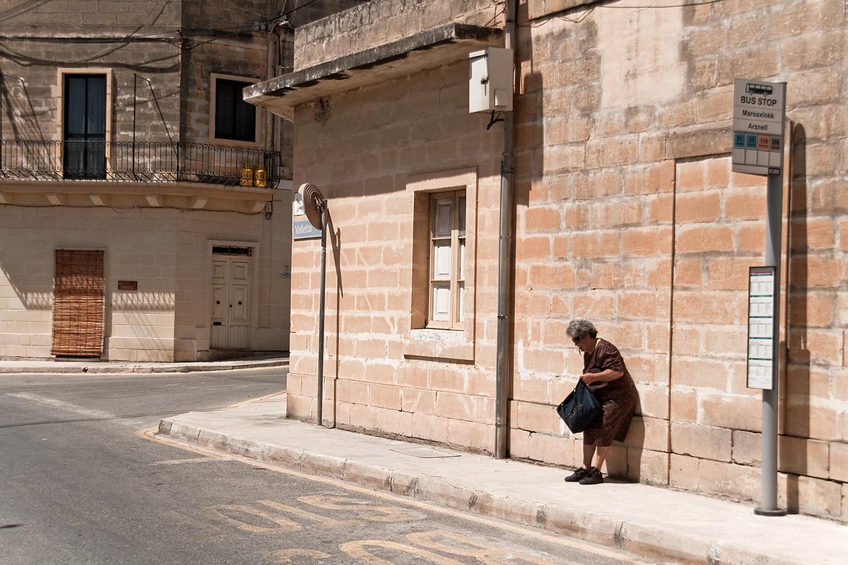 Marsaxlokk bus stop fermata pullman waiting aspettare malta sea mare vacanze holiday island isola
