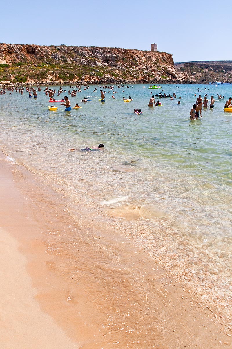 Golden Bay water transparent trasparent acqua cristallina pulito clean malta sea mare vacanze holiday island isola