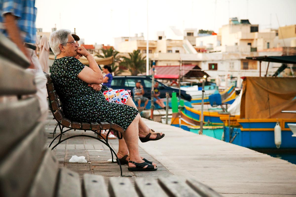 bench panchina old people woman man Marsaxlokk malta sea mare vacanze holiday island isola