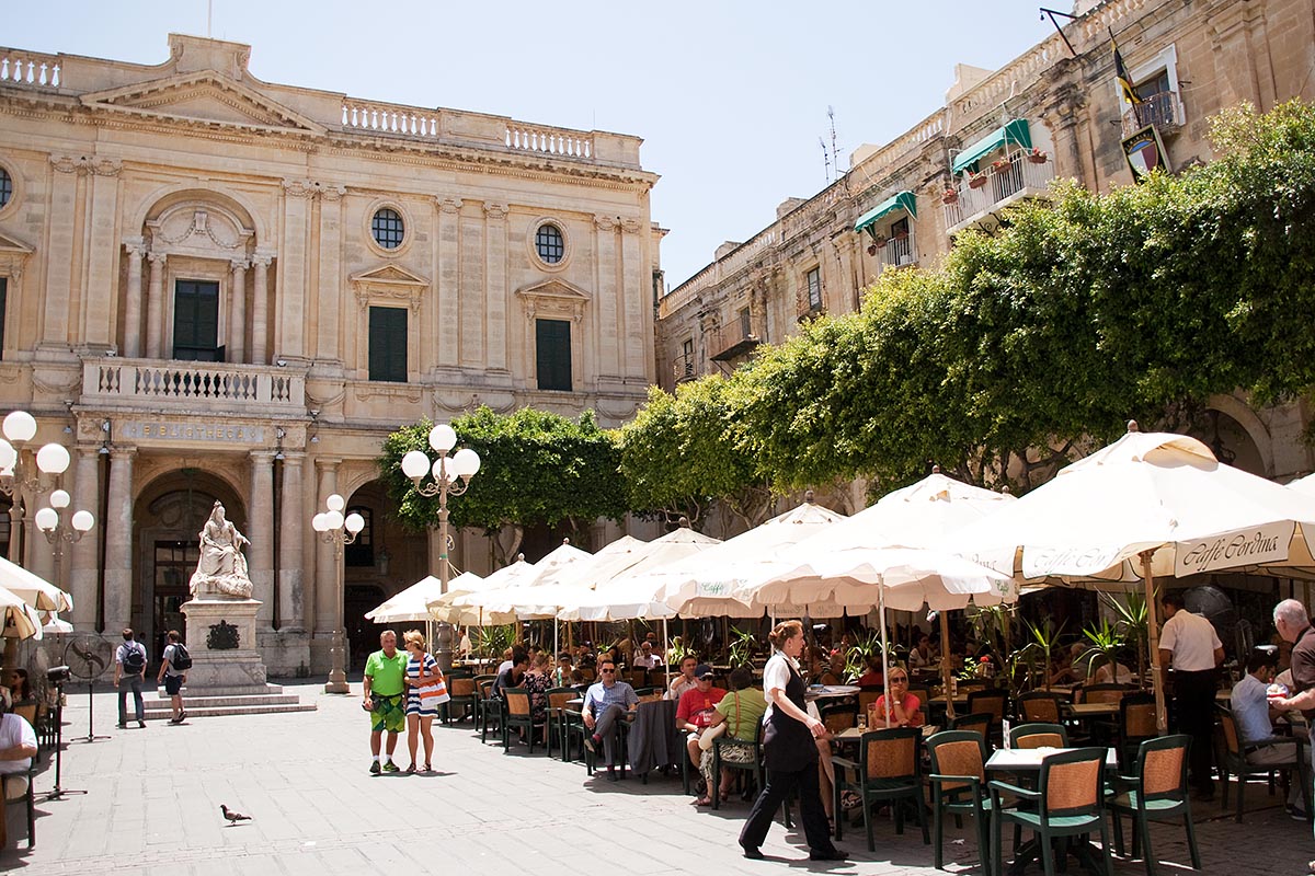 La Valletta square old piazza malta sea mare vacanze holiday island isola
