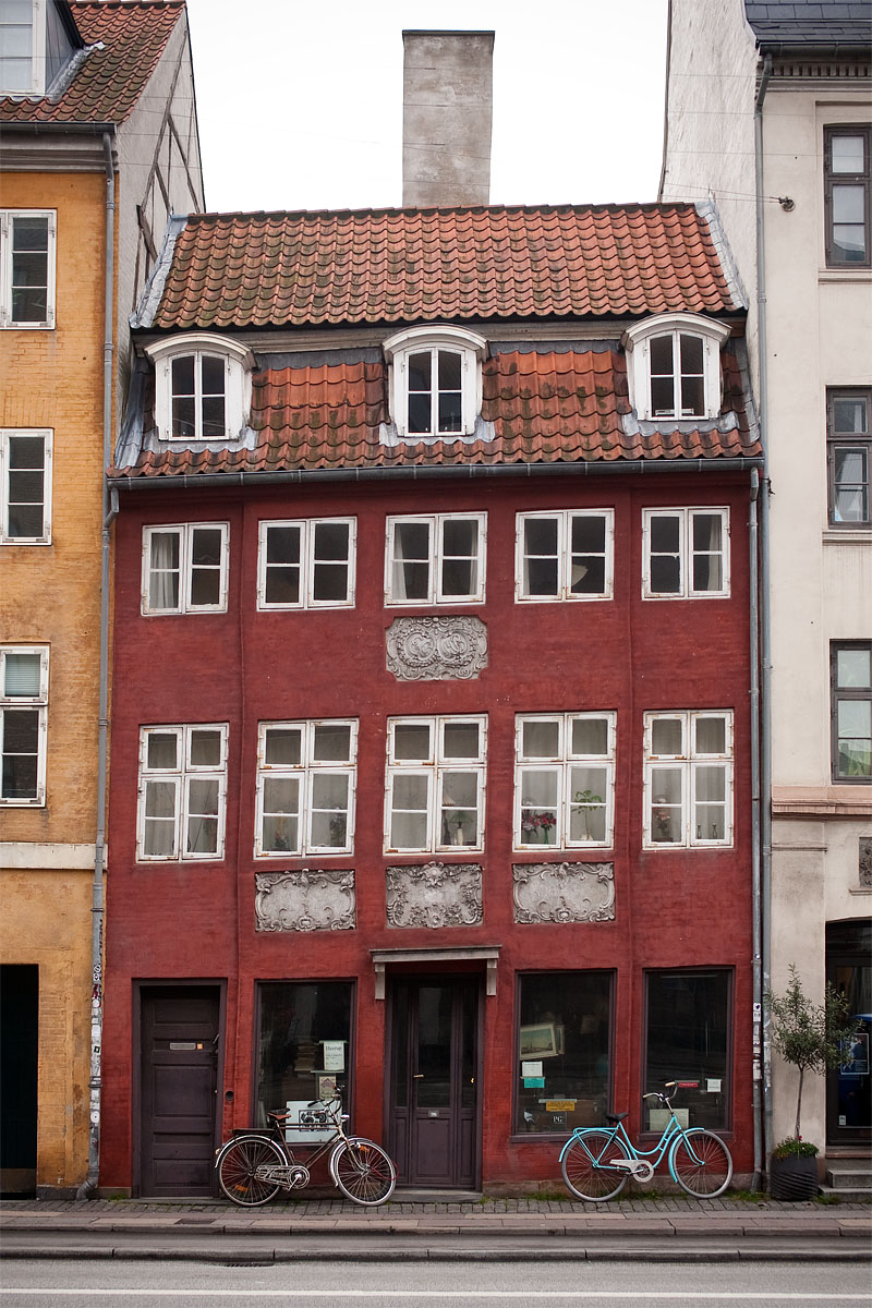 CASA PENDENTE house red rossa typical danish danese Torvegade capitali del nord north europe copenhagen København sigma 50 1.4 canon 5d ff