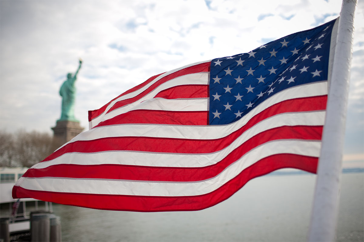 statua della libertà liberty island statue american flag bandiera americana new york city nyc u.s.a. america Canon 35mm f/1.4 5d ff