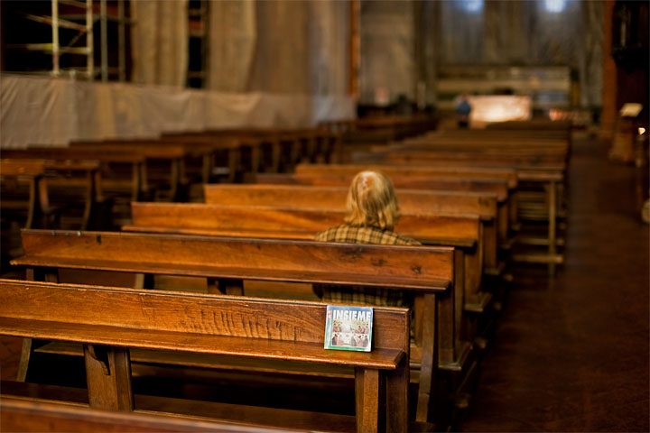 Sigma 50 f/1.4 preghiera silenziosa Parrocchia di santa maria del carmine pavia lombardia