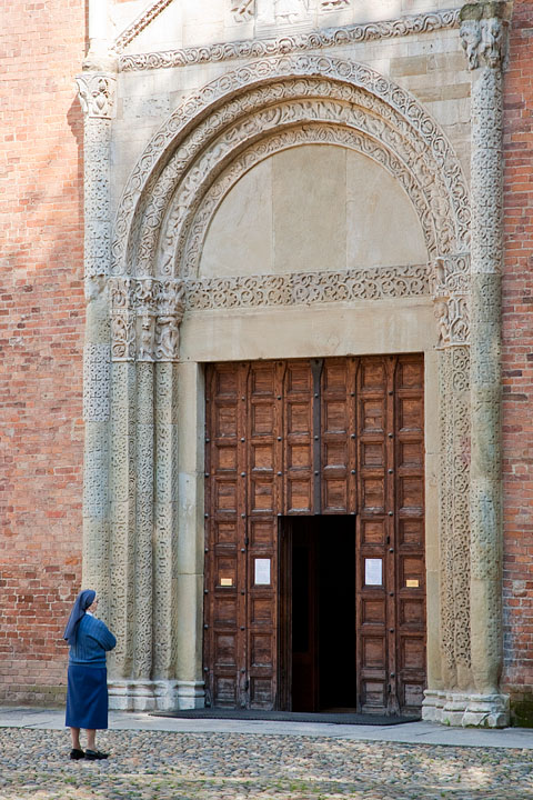suora chiesa San Pietro In Cel d'Oro pavia lombardia