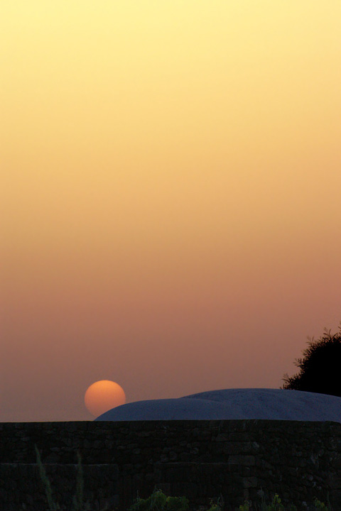 tramonto su dammuso damnuso sole tondo pantelleria