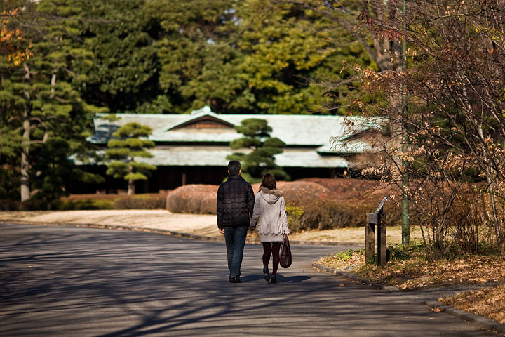giappone japan tokyo giardini imperiali imperatore imperial garden passeggiata romantica mano nella mano canon 135 f/2