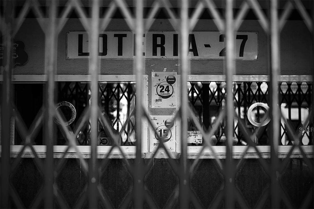 loteria 27 closed crisy crysi lotteria chiuso valencia València valenza spagna spain canon 50mm 50 f/1.2 1.2 5d fullframe ff